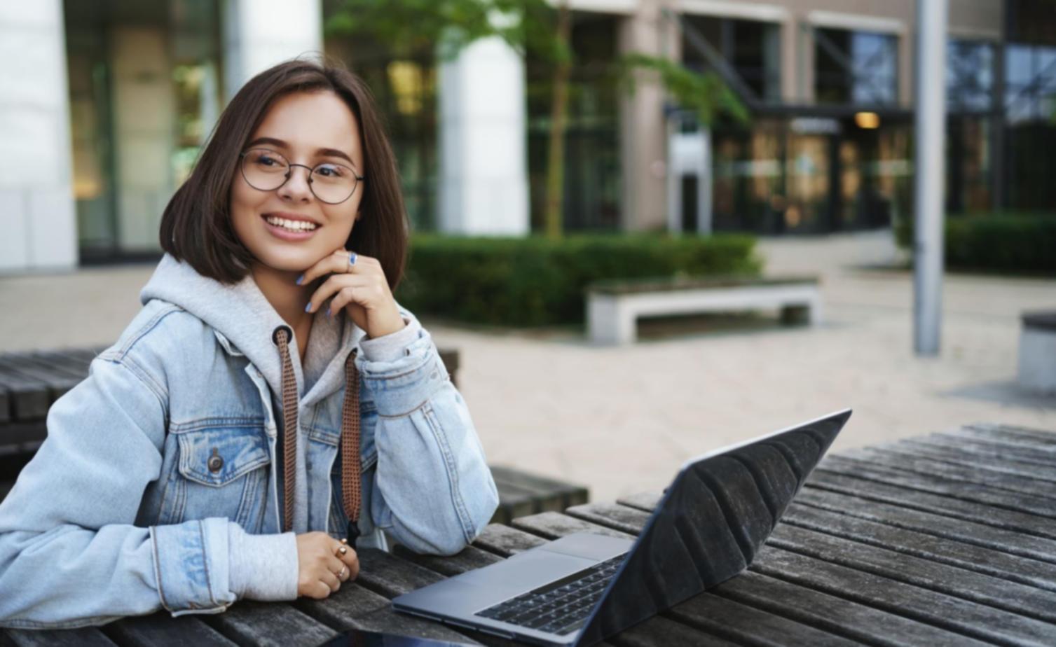 Equipa lomirexanta a trabalhar em estratégias de poupança personalizadas